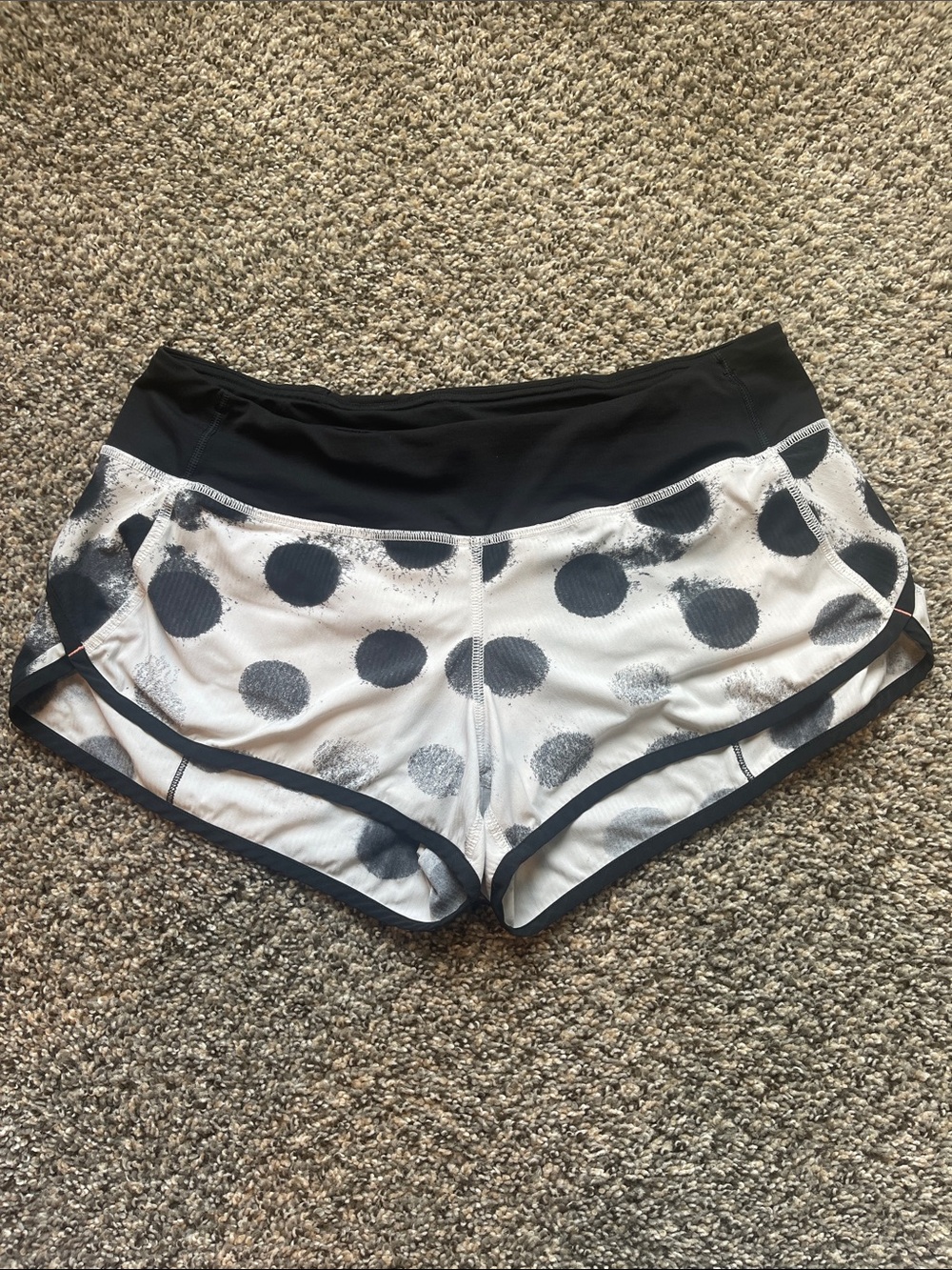 Lululemon Speed Shorts - Seaside Dot White/Black; Size 8